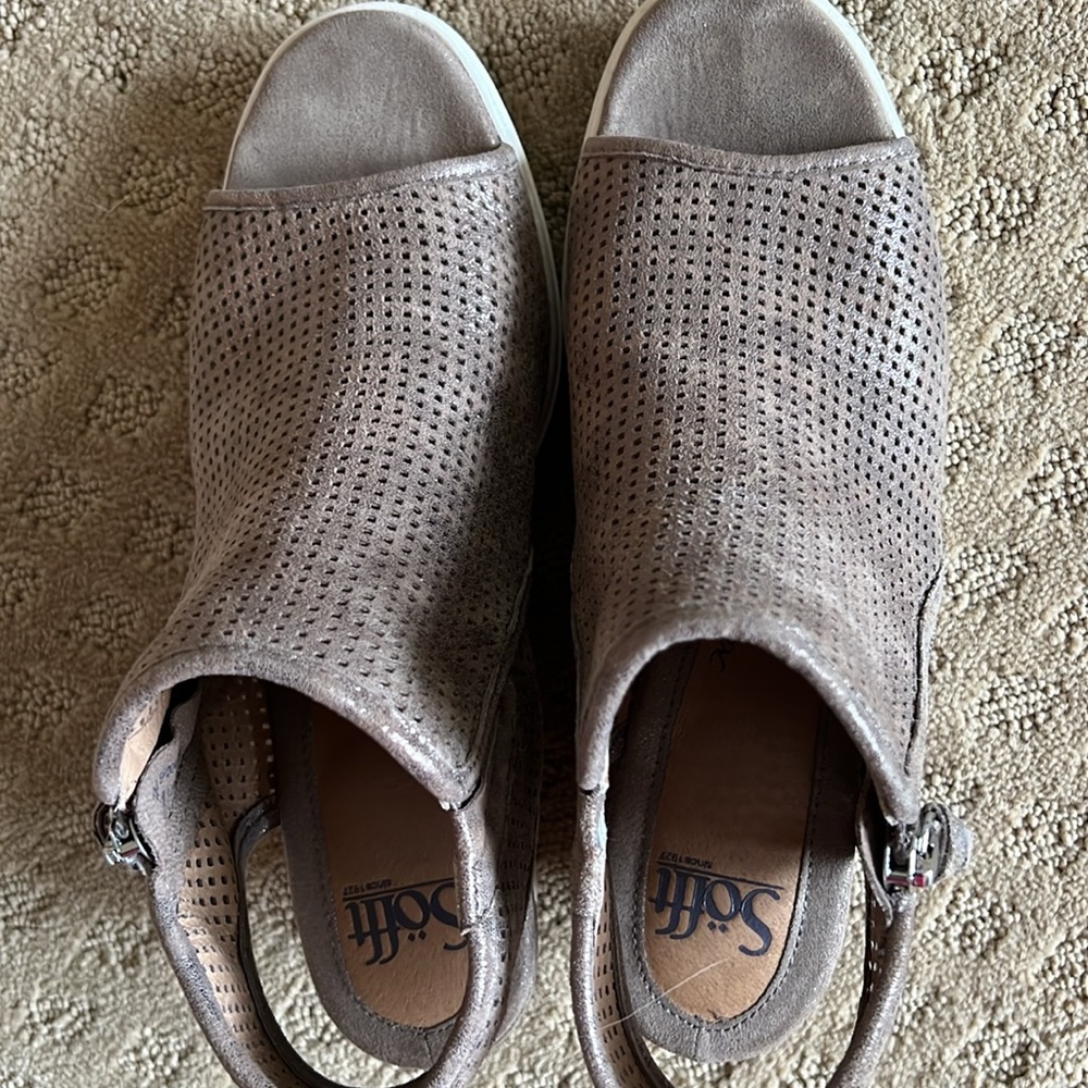 Sofft Women's Perforated Brown Leather Wedge Comfort Sandals - Picture 3 of 7